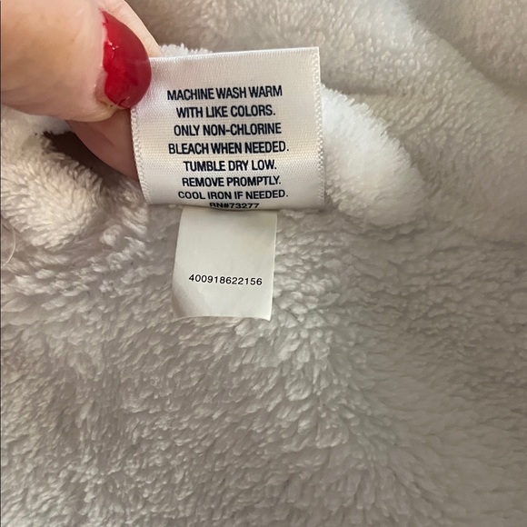 Croft & Barrow Soft White Robe - Picture 6 of 9